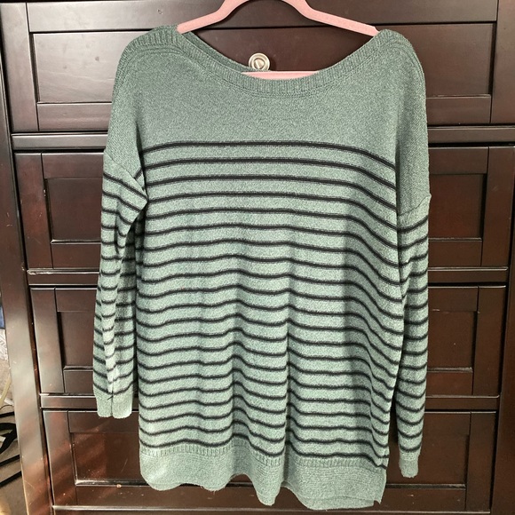 Sweater - Picture 1 of 1